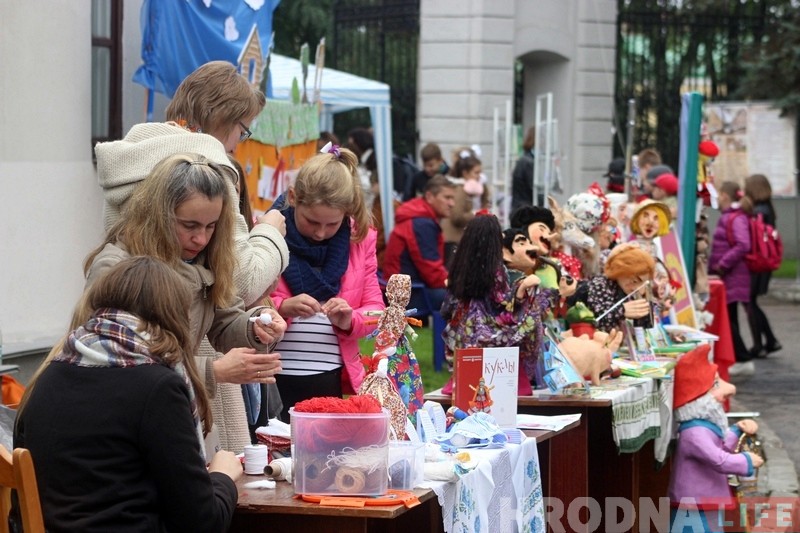 Ад самаробных кніг да друкарскага станка: у Гродне ўпершыню прайшоў фестываль кнігі Ад самаробных кніг да друкарскага станка: у Гродне ўпершыню прайшоў фестываль кнігі