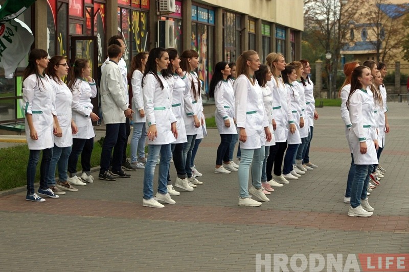 Флэшмоб, зніжкі і дні здароўя. Гродзенскія фармацэўты адзначаюць сваё свята Флэшмоб, зніжкі і дні здароўя. Гродзенскія фармацэўты адзначаюць сваё свята