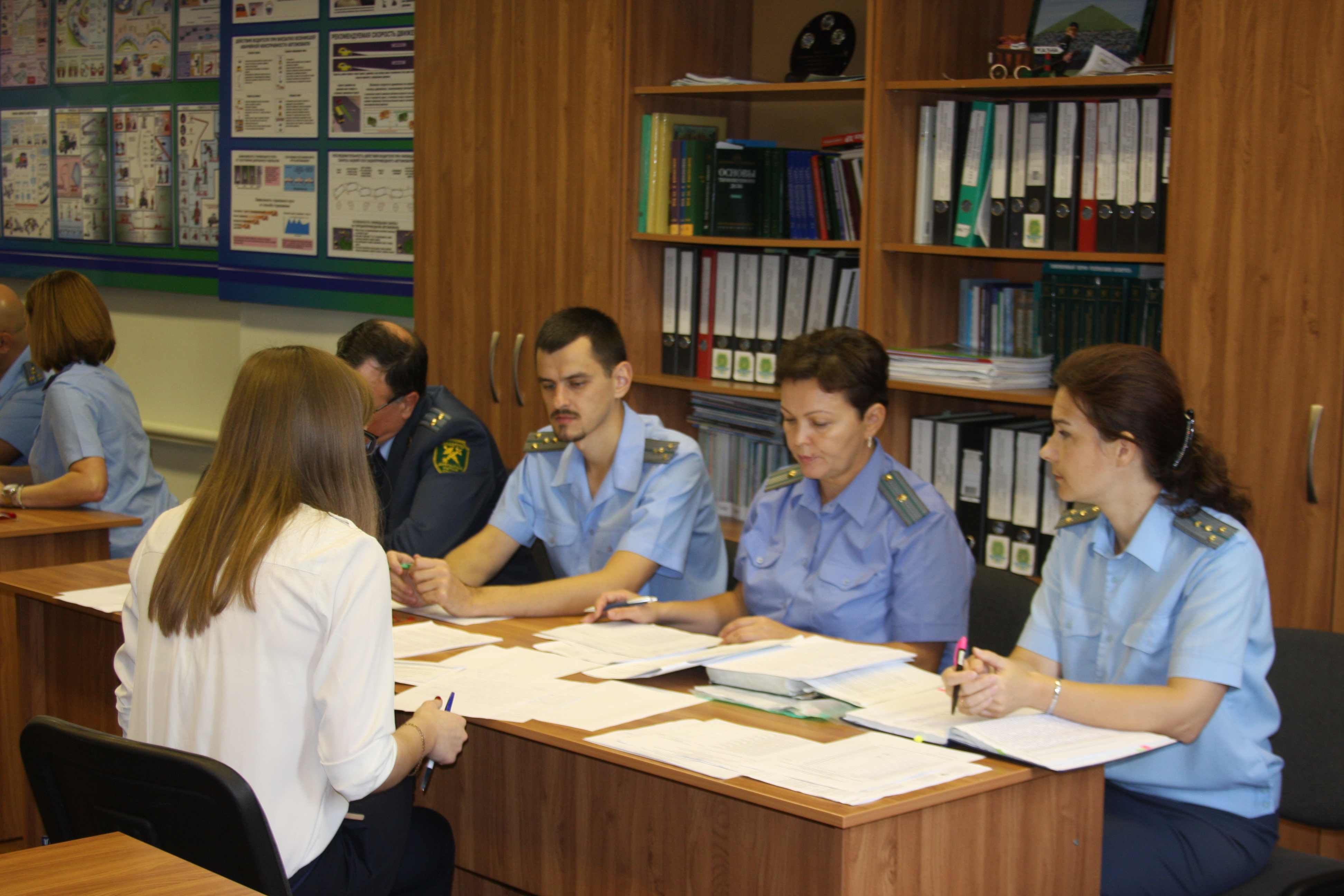 Навабранцы Гродзенскай мытні здалі экзамены і прыступаюць да службы