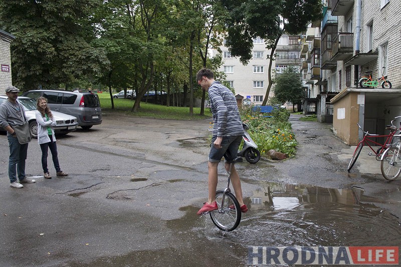 Тандэм, пені-фартынг і уніцыкл. У гродзенскай велакраме робяць незвычайныя ровары