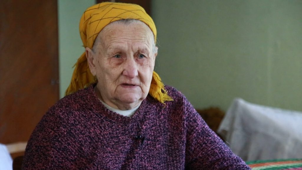 "Нулявы кіламетр" распавёў пра жанчыну, якая больш за паўстагоддзя жыве адна ў лесе на мяжы з Літвой