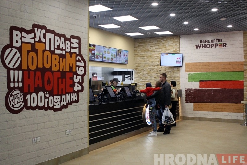 На Касманаўтаў адкрылі Burger King, але кіроўцаў пакуль не абслугоўваюць На Касманаўтаў адкрылі Burger King, але кіроўцаў пакуль не абслугоўваюць