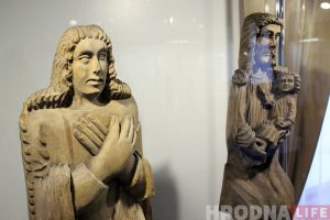 «Богу і чалавеку». У Музеі гісторыі рэлігіі адкрылася выстава літоўскага святара-скульптара