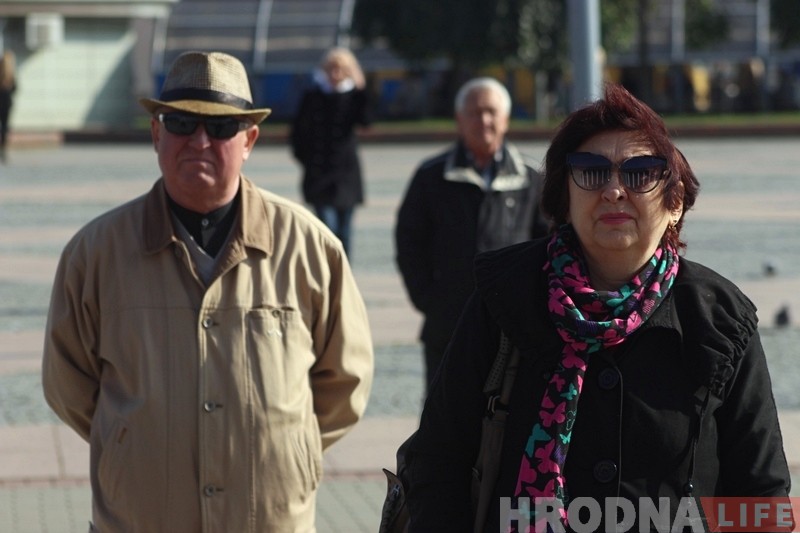На Савецкай плошчы сталых гродзенцаў павіншавалі канцэртам і запрасілі на вальс На Савецкай плошчы сталых гродзенцаў павіншавалі канцэртам і запрасілі на вальс
