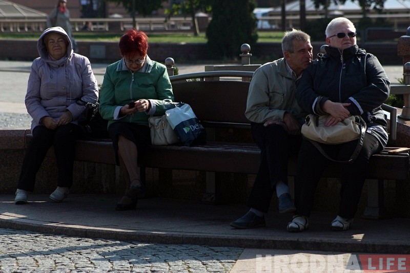 На Савецкай плошчы сталых гродзенцаў павіншавалі канцэртам і запрасілі на вальс На Савецкай плошчы сталых гродзенцаў павіншавалі канцэртам і запрасілі на вальс