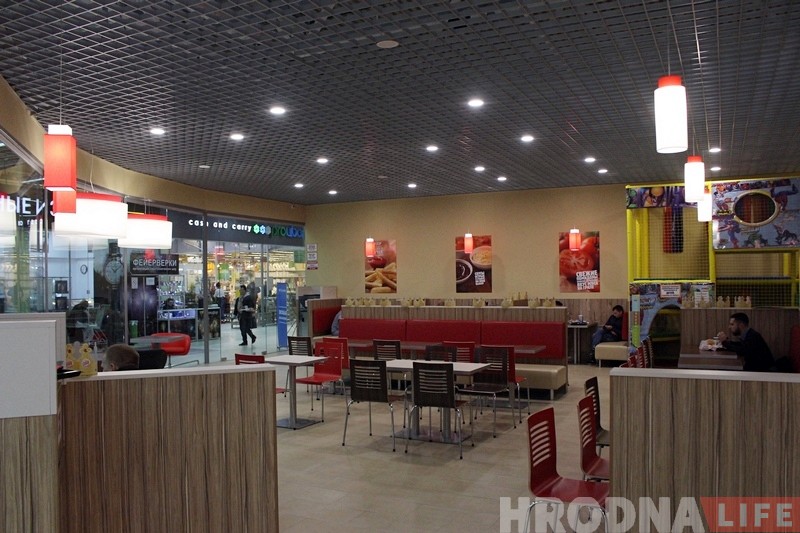 На Касманаўтаў адкрылі Burger King, але кіроўцаў пакуль не абслугоўваюць На Касманаўтаў адкрылі Burger King, але кіроўцаў пакуль не абслугоўваюць
