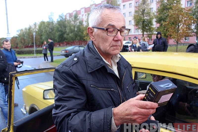 У Гродне прайшла акцыя МТС і ДАІ: кіроўцам раздавалі bluetooth-гарнітуры У Гродне прайшла акцыя МТС і ДАІ: кіроўцам раздавалі bluetooth-гарнітуры