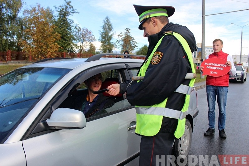 У Гродне прайшла акцыя МТС і ДАІ: кіроўцам раздавалі bluetooth-гарнітуры У Гродне прайшла акцыя МТС і ДАІ: кіроўцам раздавалі bluetooth-гарнітуры