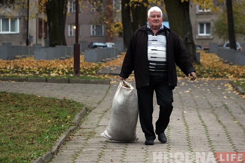 Напярэдадні Дзядоў гродзенскія палякі прыбралі вайсковыя могілкі Напярэдадні Дзядоў гродзенскія палякі прыбралі вайсковыя могілкі