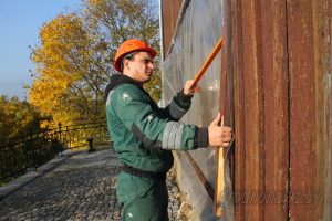 У Гродне пачаўся рамонт Каложскай царквы: рабочыя дэмантуюць старую драўляную сцяну
