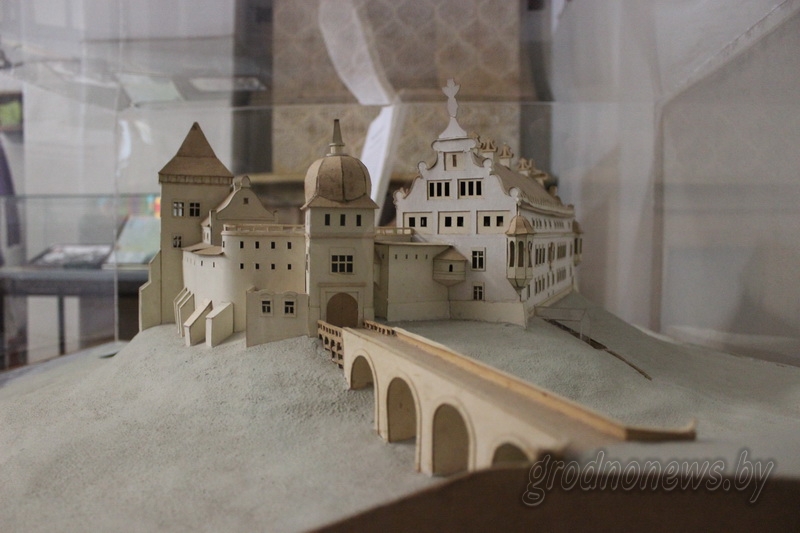 «Прывітанне» з векавой мінуўшчыны. Падчас рэканструкцыі Старога замка будаўнікі раскрылі плітку XVI стагоддзя