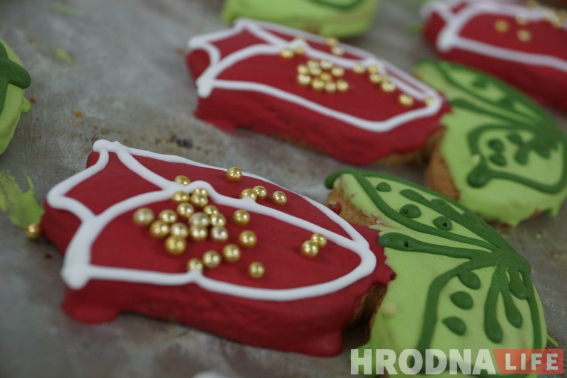 На перніку – алень святога Губерта, на ўпакоўцы – гравюра Макоўскага. “Гродзенскі пернік” з'явіўся ў абноўленым варыянце