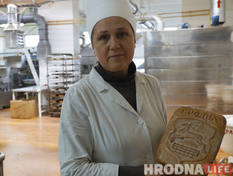 На перніку – алень святога Губерта, на ўпакоўцы – гравюра Макоўскага. “Гродзенскі пернік” з'явіўся ў абноўленым варыянце