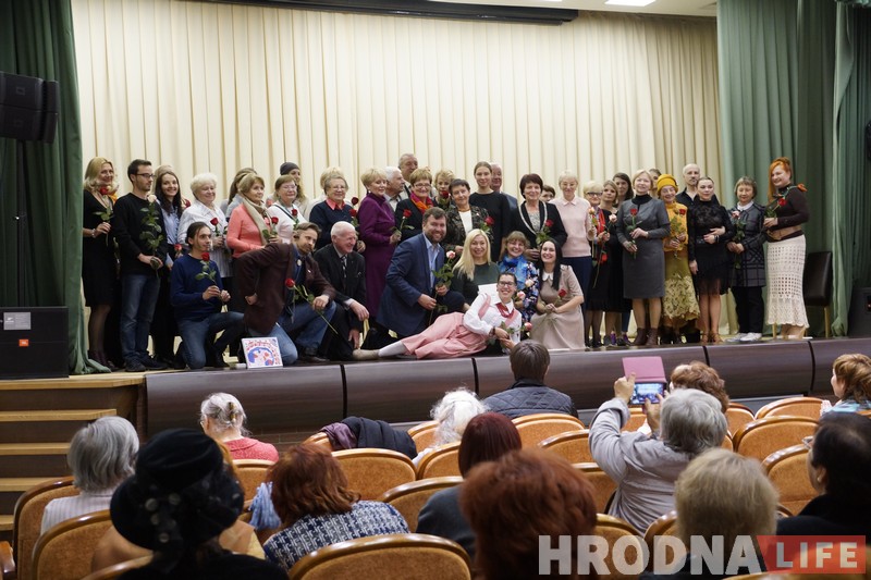 “Бабулечка, ты фарбуешся? А што за свята?” Сталыя студэнты адзначылі пачатак навучальнага года