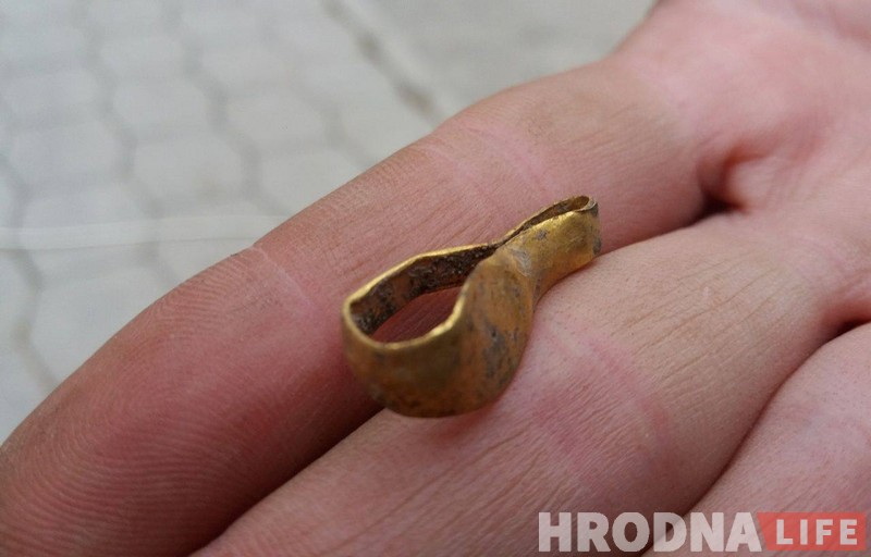На раскопках на Старым Замку знайшлі залаты пярсцёнак На раскопках на Старым Замку знайшлі залаты пярсцёнак