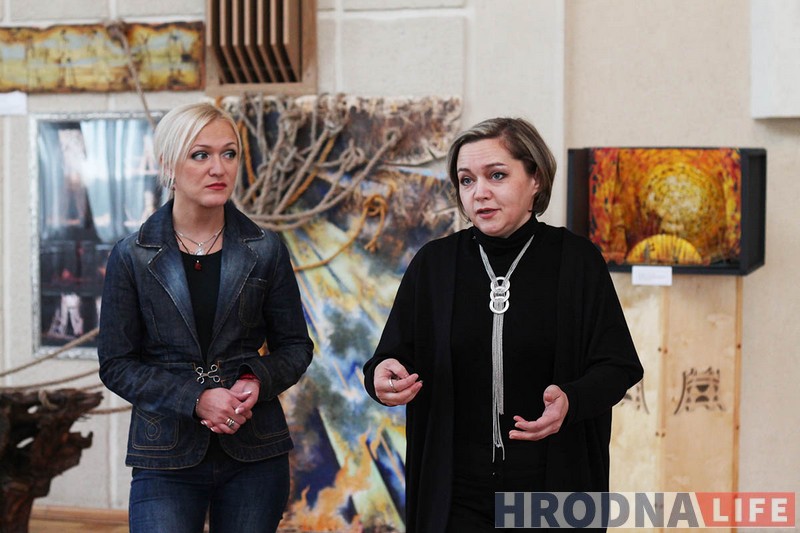 “Кожны эскіз - кавалак жыцця”. У Гродне адкрылі выставу да юбілею драмтэатра