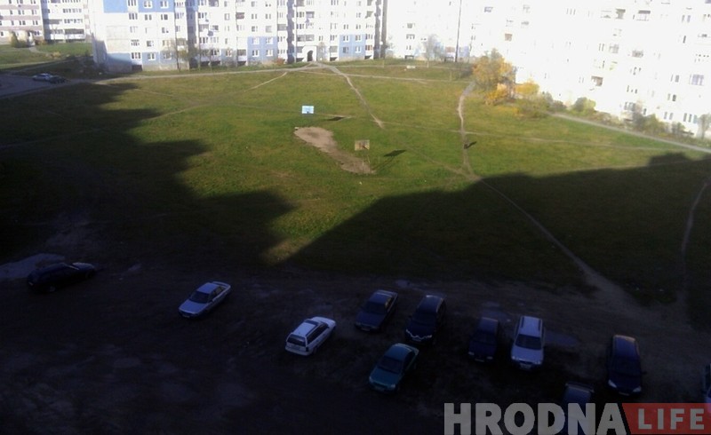 Житель Гродно передал в горисполком более 250 подписей за благоустройство пустыря на Вишневце