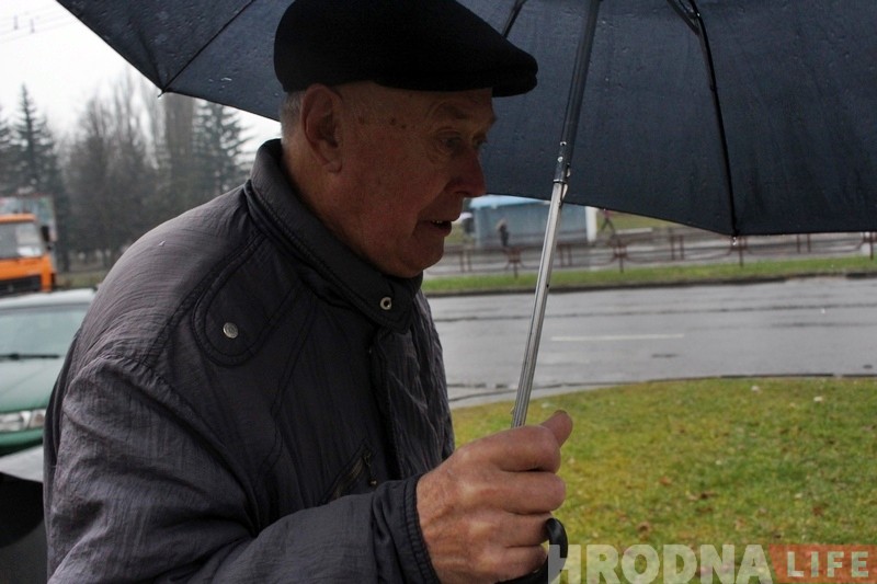 Бяспечна, але нязручна: пешаходы і кіроўцы пра закрыццё нерэгуляванага перахода на Горкага