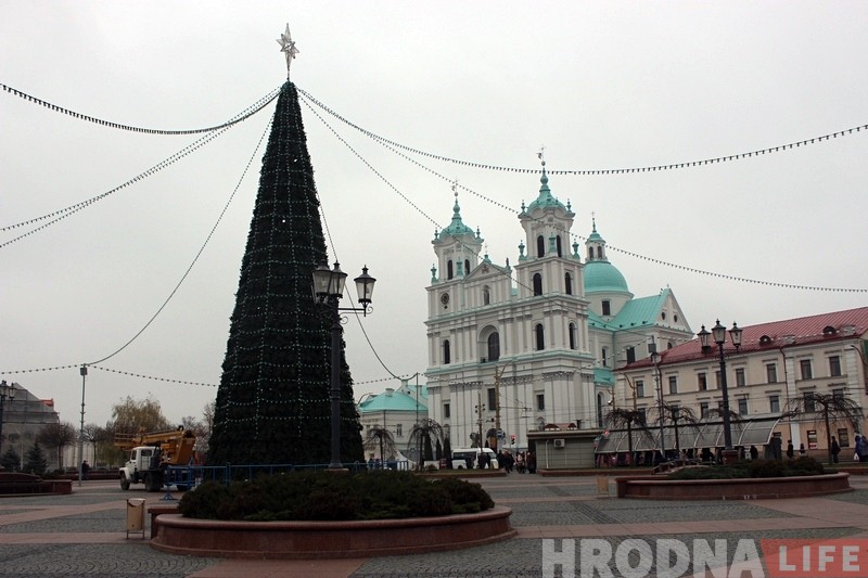 Над уваходам у Фарны касцёл павесілі новы барэльеф: што ён азначае?