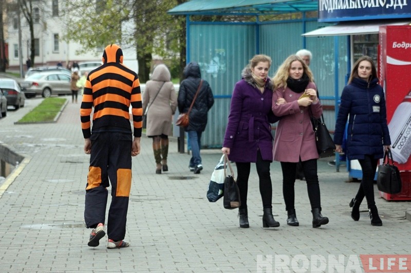 Валера-спайдэрмэн. У Гродне з'явіўся свой супергерой: паласаты і ў трэніках Валера-спайдэрмэн. У Гродне з'явіўся свой супергерой: паласаты і ў трэніках