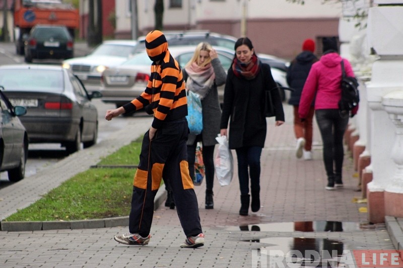 Валера-спайдэрмэн. У Гродне з'явіўся свой супергерой: паласаты і ў трэніках Валера-спайдэрмэн. У Гродне з'явіўся свой супергерой: паласаты і ў трэніках