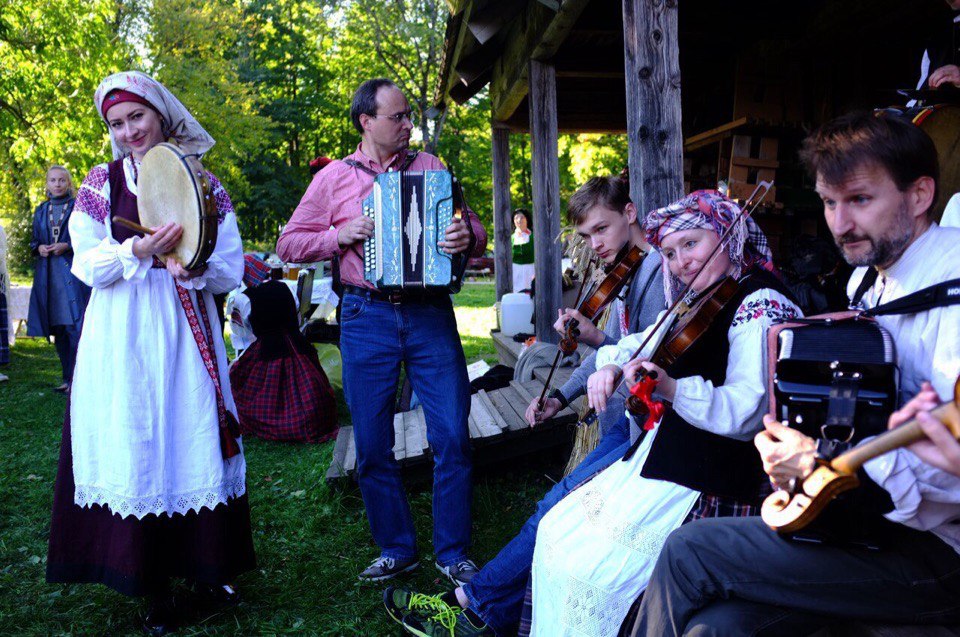 “Што стаіш, як ёлупень? Запрашай ужо!” 11 парадаў чайнікам ад дасведчаных танцораў