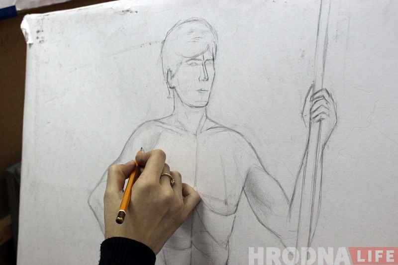 Як гэта - гадзінамі пазіраваць для мастакоў: натуршчык расказвае пра сваю працу