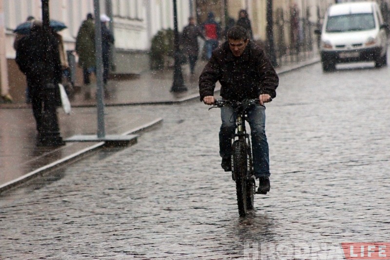 Холадна і мокры снег: апошні дзень восені 2017 у Гродне Холадна і мокры снег: апошні дзень восені 2017 у Гродне