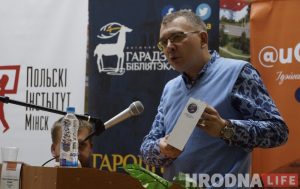 Аляксандр рыжы са сваёй прадукцыяй. Фота: Hrodna.life