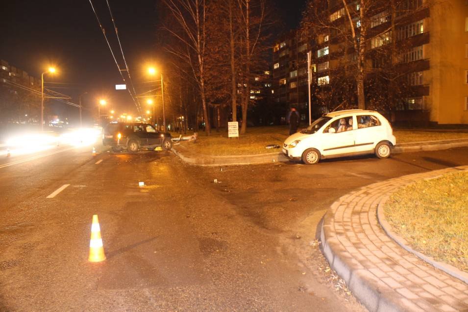 Отмечал крестины дочки: пьяный водитель врезался в микроавтобус, стоящий на светофоре