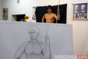 Як гэта - гадзінамі пазіраваць для мастакоў: натуршчык расказвае пра сваю працу Як гэта - гадзінамі пазіраваць для мастакоў: натуршчык расказвае пра сваю працу