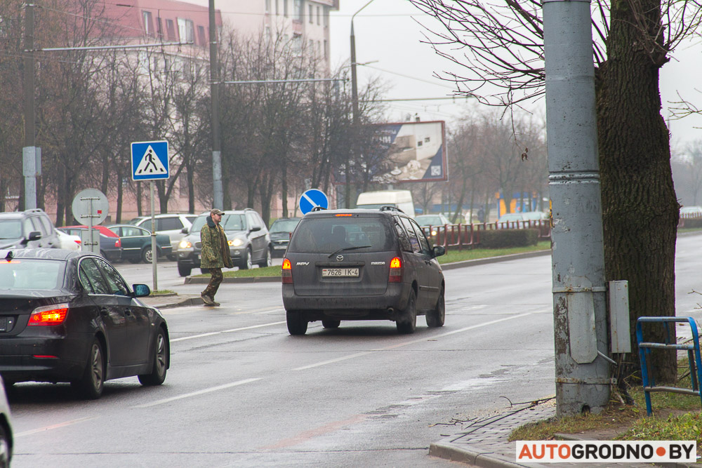 На вуліцы Горкага прыбралі нерэгуляваны пераход. Мясцовыя жыхары супраць