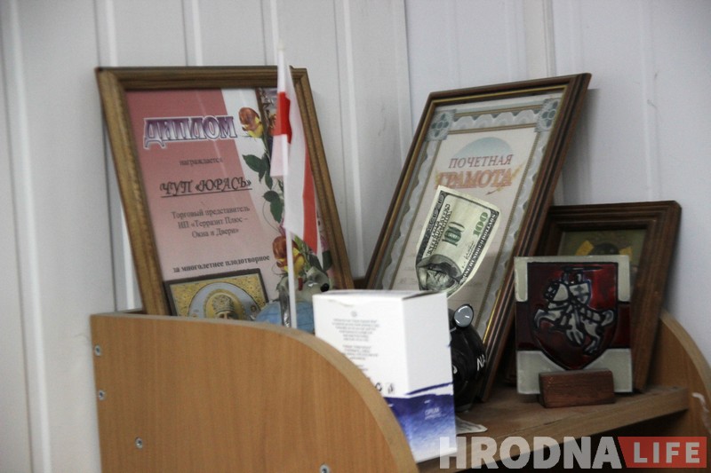 Прыціснула: беларускамоўны бізнесовец “Юрась” зачыняе краму, што працавала 20 год