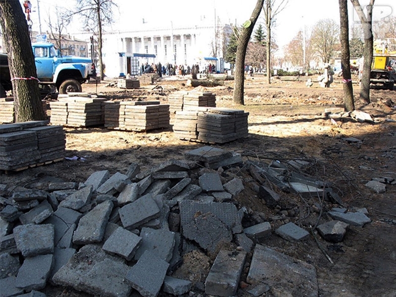 Апошні напамін пра сям'ю Фрэйдовiчаў: у музей Паруліса прынеслі рэдкія тратуарныя пліты