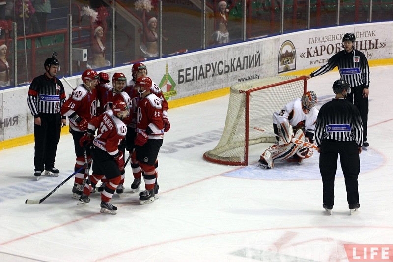 "Шахцёр" у Гродне перапыніў 14-матчавую пераможную серыю "Нёмана" "Шахцёр" у Гродне перапыніў 14-матчавую пераможную серыю "Нёмана"