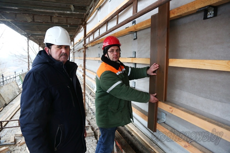 «Ужо зроблена нямала»: на Каложскай царкве пачалі мантаж драўлянай абшыўкі