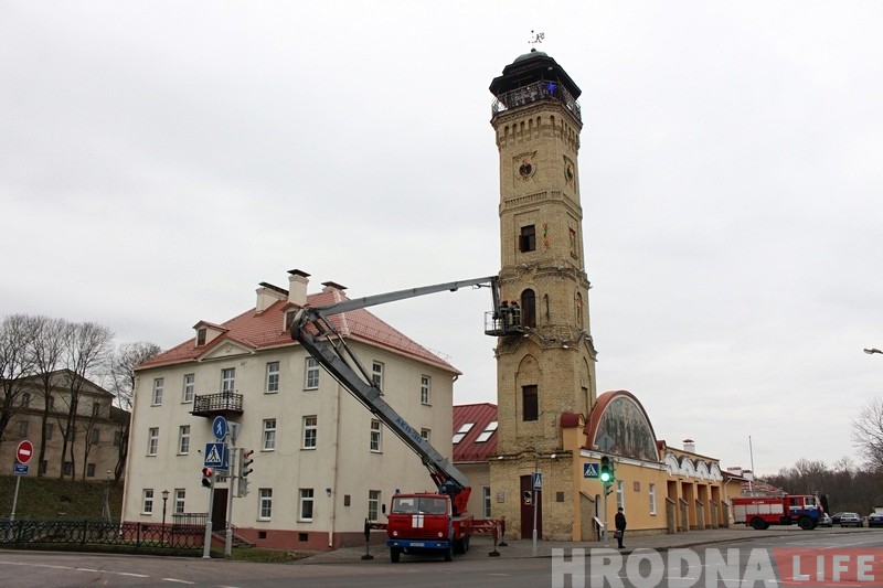 Гродзенскую пажарную каланчу рыхтуюць да святаў Гродзенскую пажарную каланчу рыхтуюць да святаў