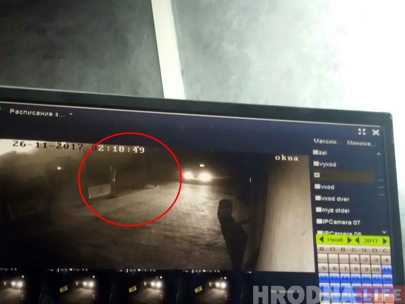 "Дрэваў мала, ды і тыя нішчаць". Каля "Вердэна" нехта зламаў малады клён "Дрэваў мала, ды і тыя нішчаць". Каля "Вердэна" нехта зламаў малады клён