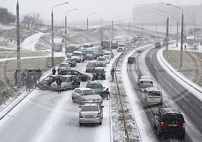 14 аўтамабіляў сутыкнуліся на кальцавой дарозе ў Гродне