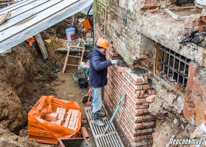 Фота: як працягваецца рэканструкцыя палаца ў Свяцку