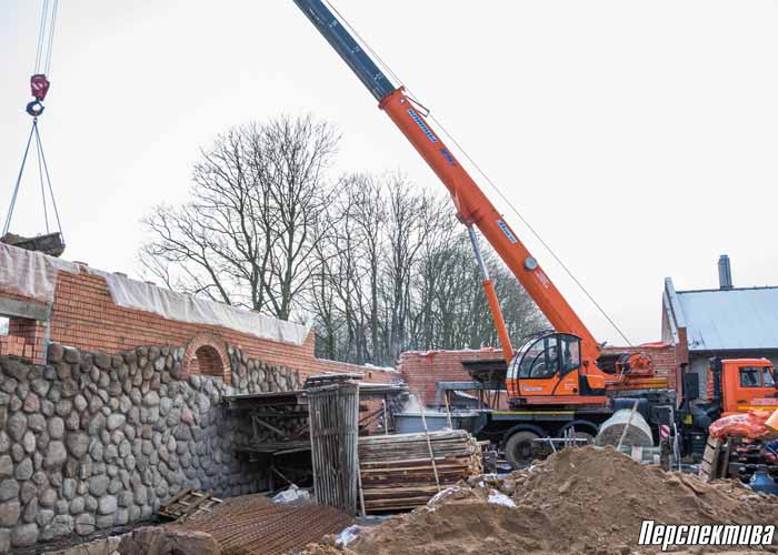 Фота: як працягваецца рэканструкцыя палаца ў Свяцку
