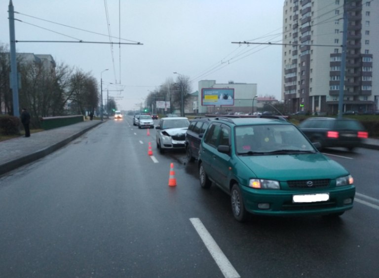 Аварыя на Паповіча: сутыкнуліся тры аўтамабілі