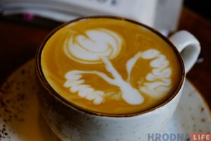 Калядны латэ-арт батл: гродзенскі барыста маляваў па каве лепш за ўсіх кавярня Наша Кава