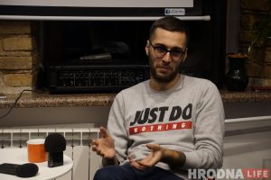 Змяніць свет не ўстаючы з канапы: 5 правіл Антона Матолькі