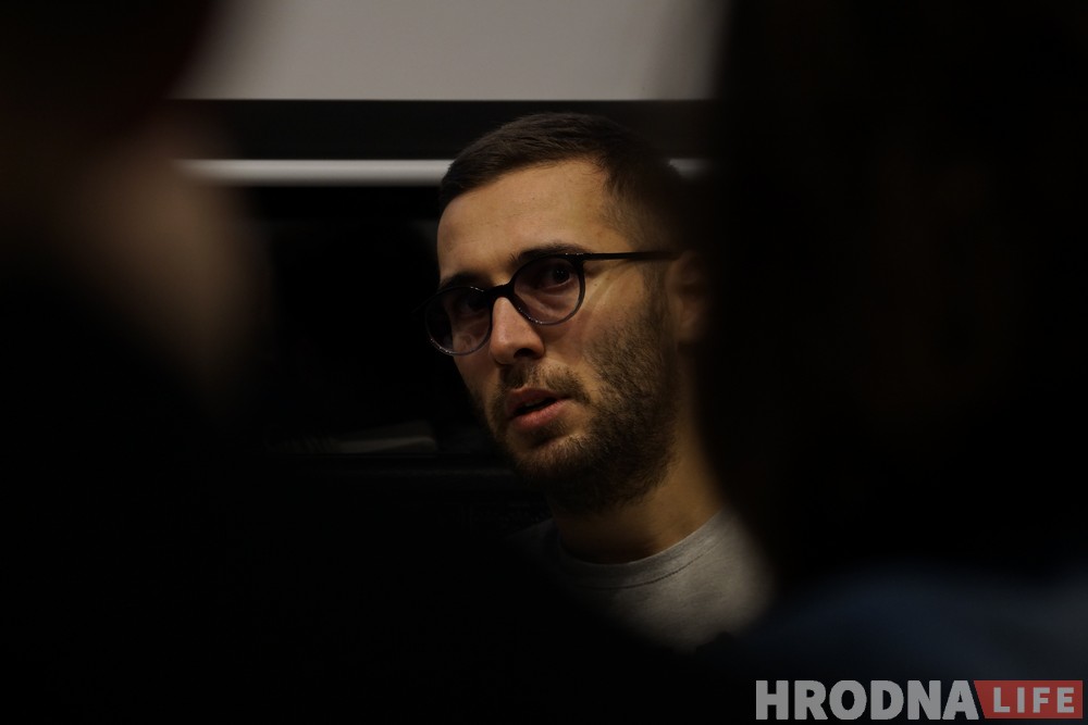 Змяніць свет не ўстаючы з канапы: 5 правіл Антона Матолькі