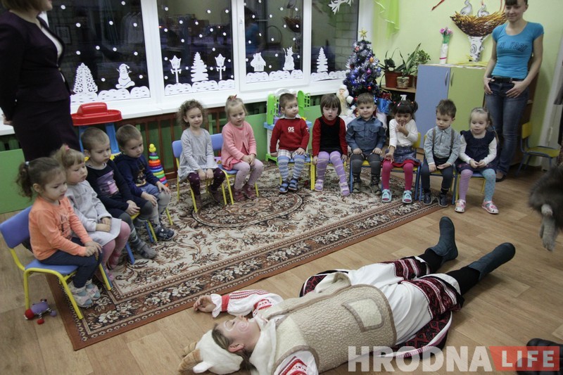 “Мы са святам вас вітаем!” Калядоўшчыкі ў Гродне наведалі беларускамоўную групу ў дзіцячым садку