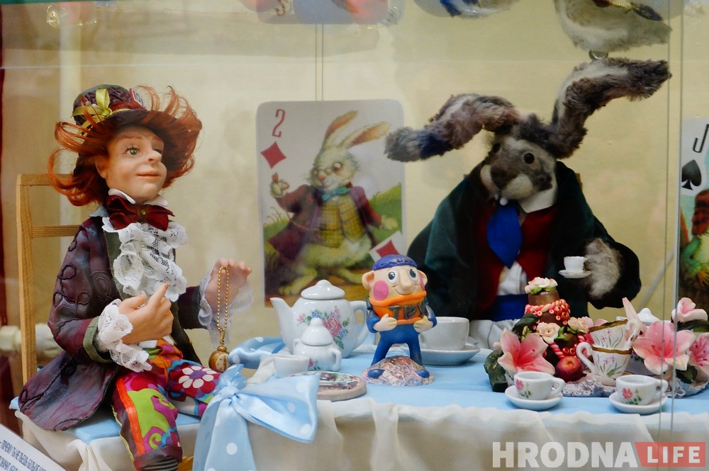 “Мужчыны збіраюцца ў гаражах, а мы – у бібліятэцы”. Як “гуляючы ў лялькі” стварыць клуб, выставу і музей