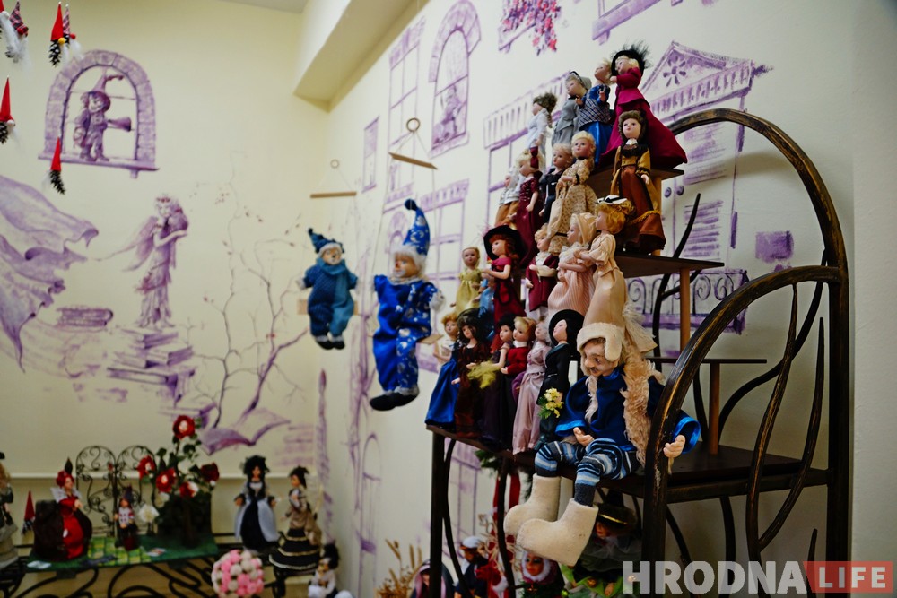 “Мужчыны збіраюцца ў гаражах, а мы – у бібліятэцы”. Як “гуляючы ў лялькі” стварыць клуб, выставу і музей