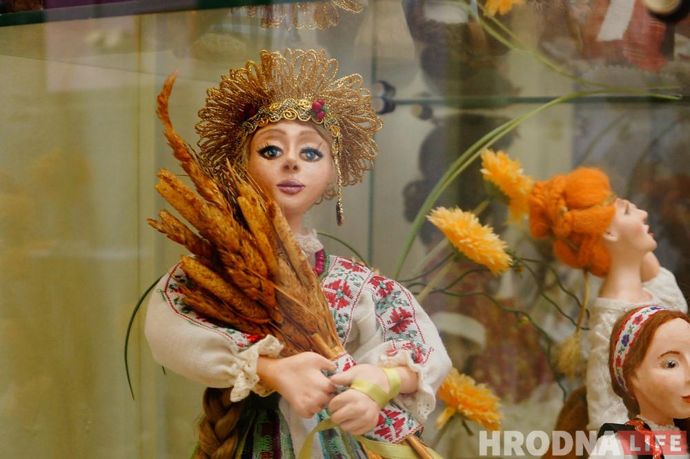 “Мужчыны збіраюцца ў гаражах, а мы – у бібліятэцы”. Як “гуляючы ў лялькі” стварыць клуб, выставу і музей