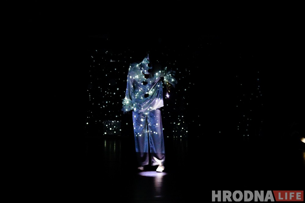 У пошуках снегу і прыгажосці. Танцоры з трох гродзенскіх студый прадставілі свой першы танц-спектакль У пошуках снегу і прыгажосці. Танцоры з трох гродзенскіх студый прадставілі свой першы танц-спектакль